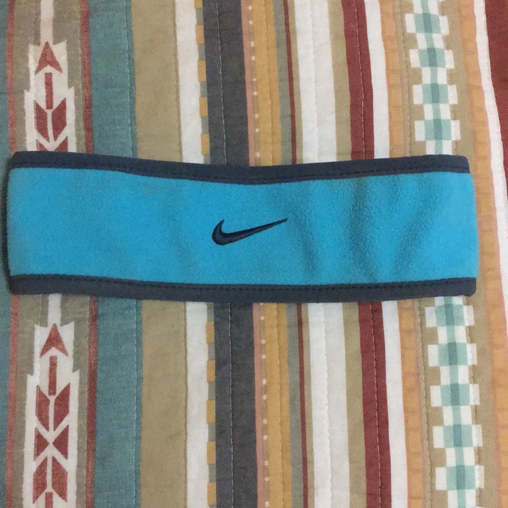 Nike ear band